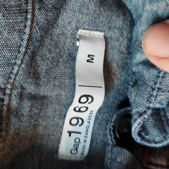 Bundle of 3 size medium tops, old navy plaid Gap chambray Taso Elba paisley - Picture 3 of 5